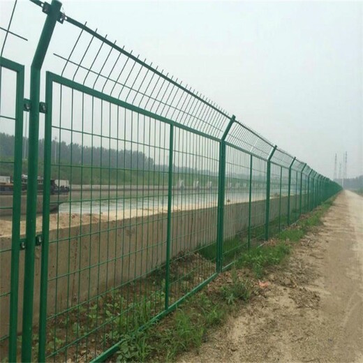 生产水源地护栏报价及图片,机场钢筋网围界