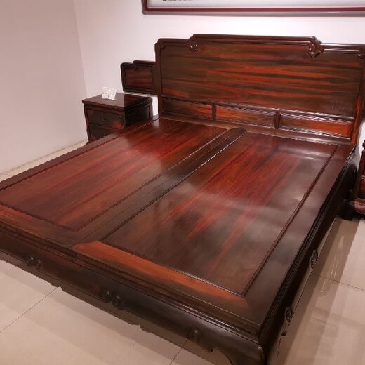 山东古典红木家具大红酸枝罗汉床适合大户型,老红木罗汉床