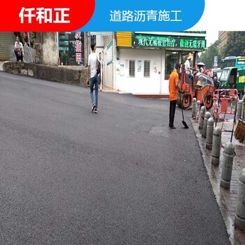 四川柏油路瀝青施工瀝青攤鋪機(jī)攤鋪壓路機(jī)作業(yè)