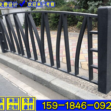 定制不锈钢复合管护栏普宁市人行道防护栏双钢板立柱栏杆