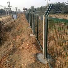 铁栅栏护栏网铁路防护栏杆高速铁路隔离防护栅栏