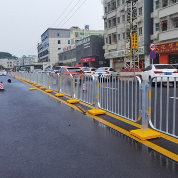 东莞城市交通隔离栅栏开发区道路防撞栏佛山白色市政护栏