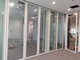 深圳赛勒尔酒店饭馆玻璃移动门隔断隔墙优点半自动屏风