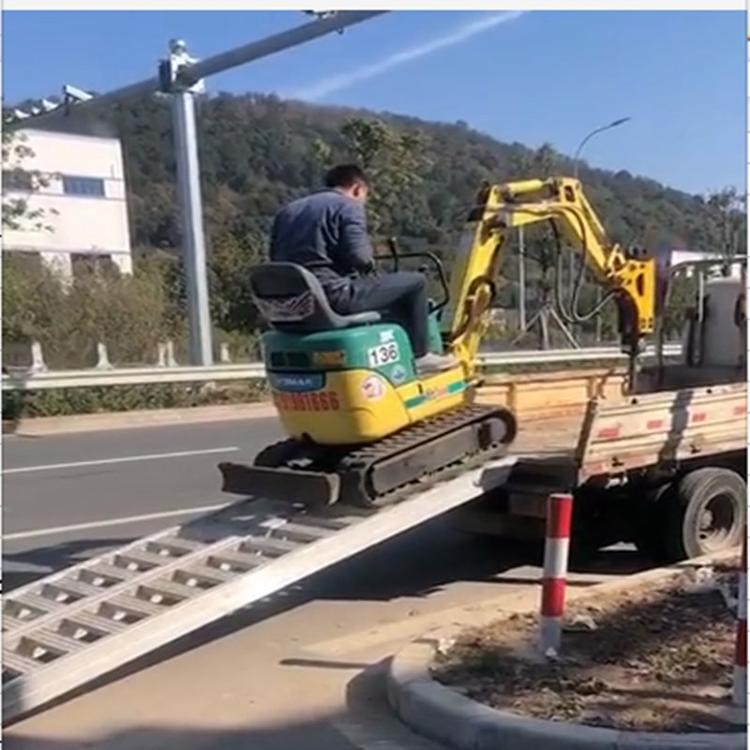 郑州市3-15吨轮式履带挖掘机钻探机铝合金爬梯铝梯