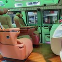 上海GMC房车改装厂老款GMC内饰翻新升级航空座椅沙发床木地板