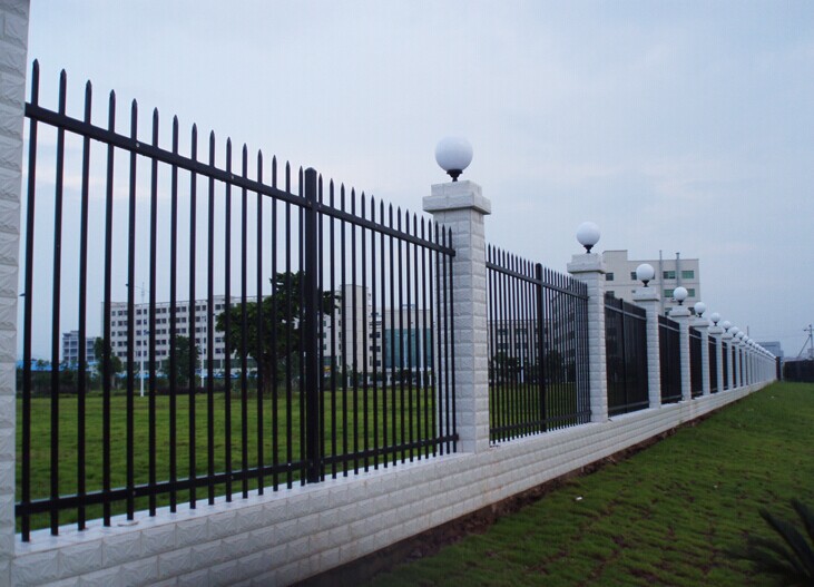 东莞小区围墙栏杆定做铁艺围栏厂家电话珠海工业区围墙铁艺围栏定做