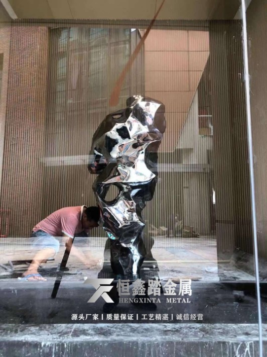 清远不锈钢太湖石造型雕塑镜面不锈钢石头雕塑手工锻打雕塑