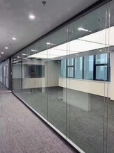 深圳鋼鋁結構全景玻璃隔斷，霧化雙玻帶電動百葉高隔間圖片