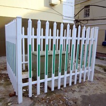 成都PVC变压器围栏草坪花坛围栏竹�~青冷冷市政绿化护栏图片