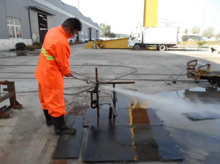 高压水刀切割钢板化工管道拆除油罐切割脱硫塔