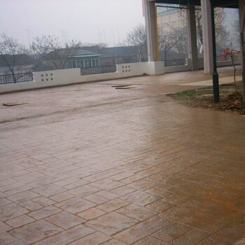 安徽滁州誉臻誉丽彩色透水地坪的施工.透水地坪材料生态环境