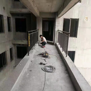 广州阳台楼梯护栏运动场围栏网生产厂家图片4