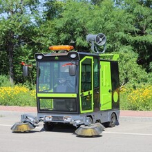 道路清扫车新能源扫地车驾驶式小型扫地机