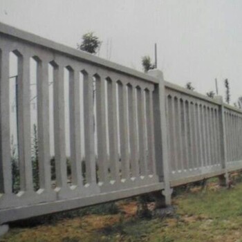 湖北铁路水泥防护栅栏报价，黄石铁路混凝土路基护栏预制成本