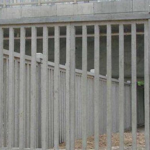 朔州右玉铁路水泥防护栅栏安装、铁路水泥步行板价格