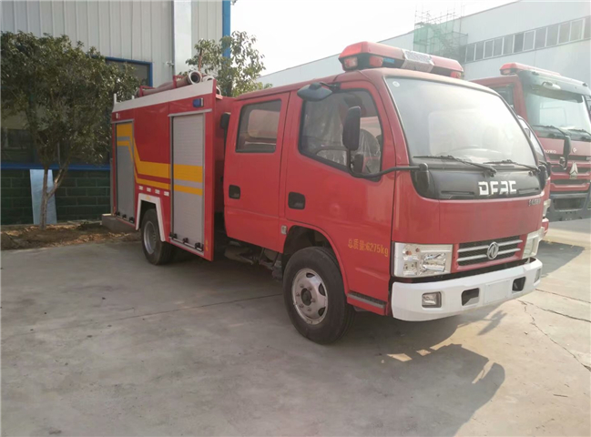 小型消防洒水车