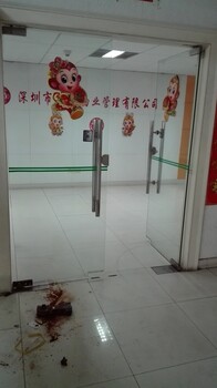 深圳附近24小时上门服务维修玻璃门，卷闸门，伸缩门福田区下梅林