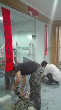 深圳宝安区维修电动卷帘门，包换电机，链条安装