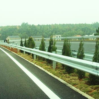 廠家大連高速公路護(hù)欄板-大連鍍鋅護(hù)欄板-大連雙波護(hù)欄板