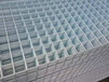 英凯美筛网机电城分部镀锌型焊接网片方格孔网片用途广泛