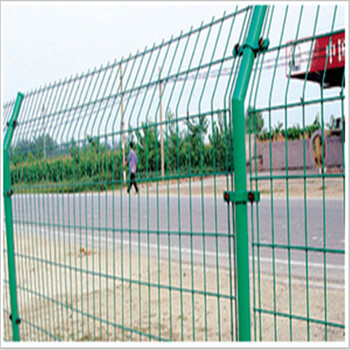 道路防護(hù)圍欄園林景區(qū)隔離柵欄簡(jiǎn)易圍欄009型草綠色價(jià)格便宜
