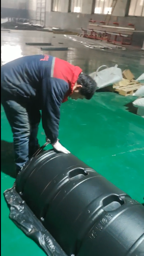 1.8米塑料围挡机子_1.5米水马设备_交通水马吹塑机