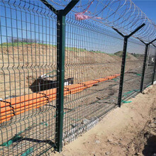 黄南机场带刺丝护栏飞机场围栏图片