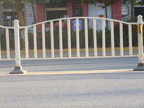 重庆大渡口区域隔离护栏公路护栏厂家图片2