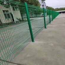 绿色钢丝光伏围栏网农场隔离栅护栏网