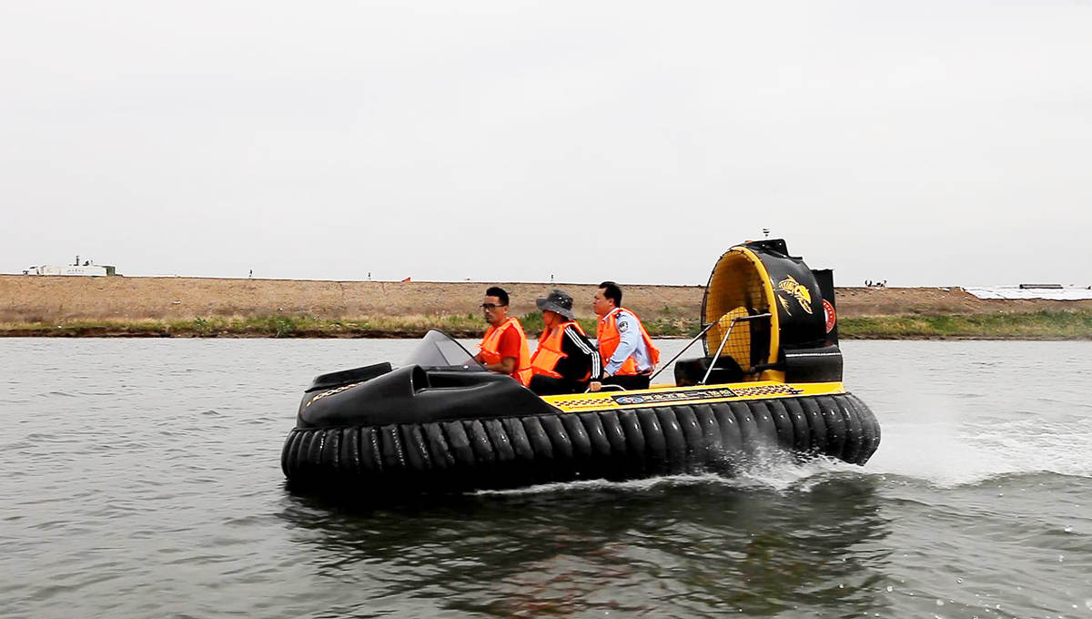 沈阳城市防汛救援新装备-冰面施救气垫船-应急施救气垫船