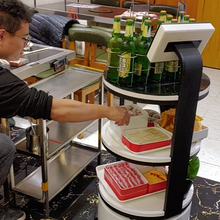 南京餐厅机器人租赁送餐传菜机器人