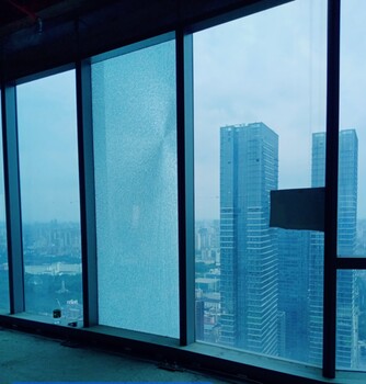 西安百米大厦破裂玻璃维修更换+改开窗+换胶+西安江高幕墙公司