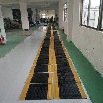 組裝車間防疲勞地墊，黑色防疲勞墊，工人防疲勞腳墊