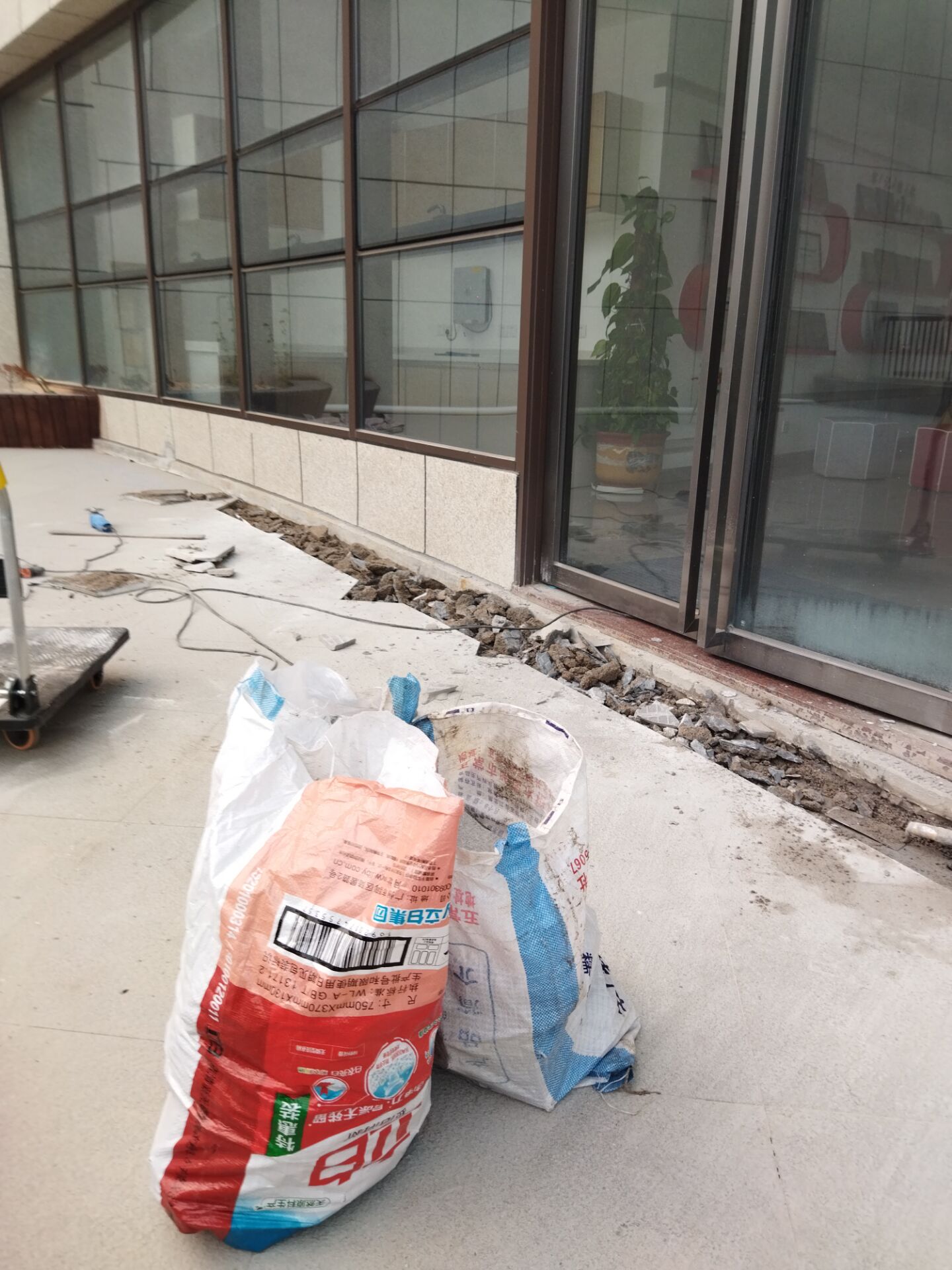 园洲屋顶管口补漏师傅，惠州市博罗防水公司