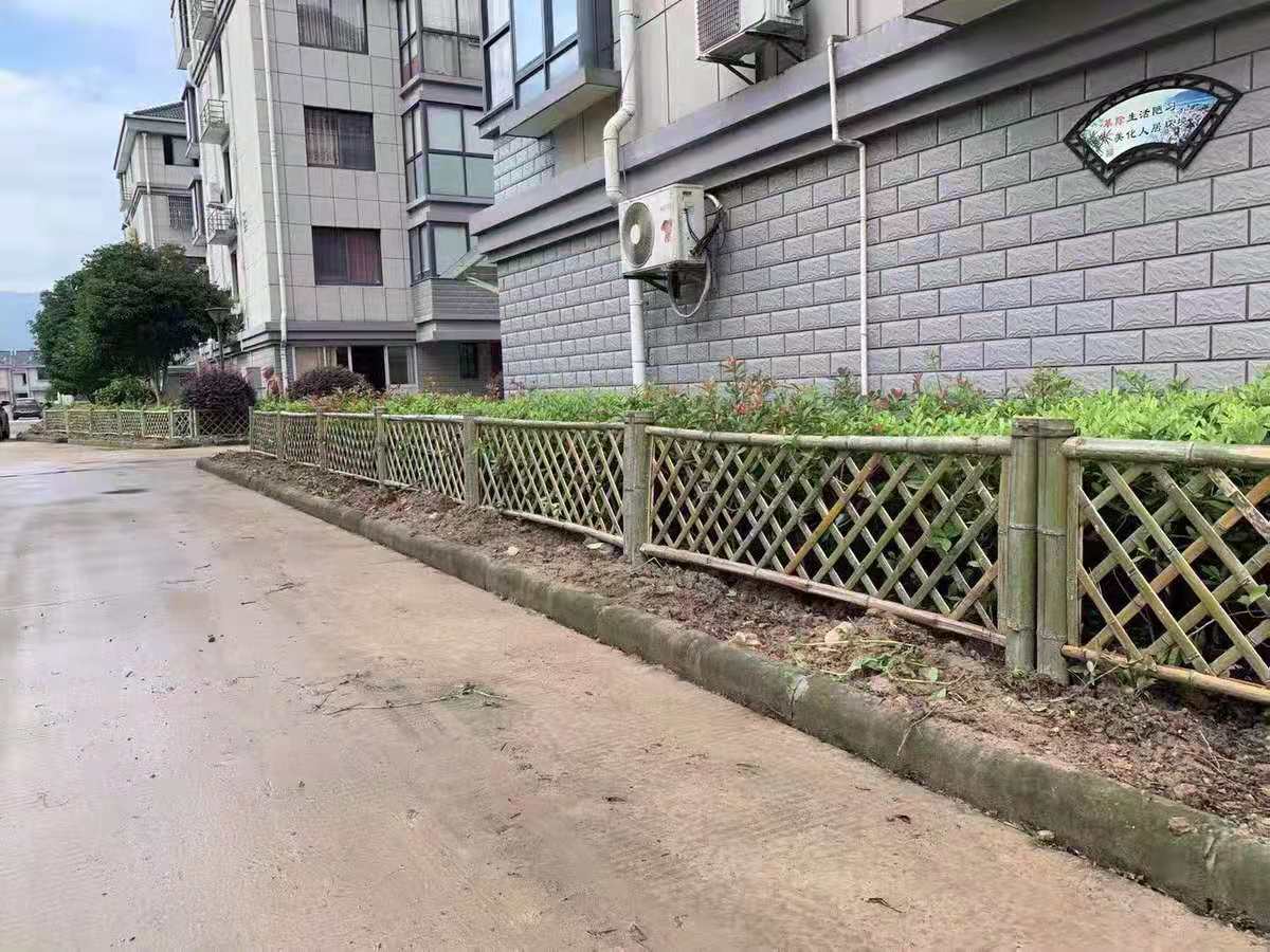 滦县竹篱笆碳化伸缩栅栏绿化护栏现货