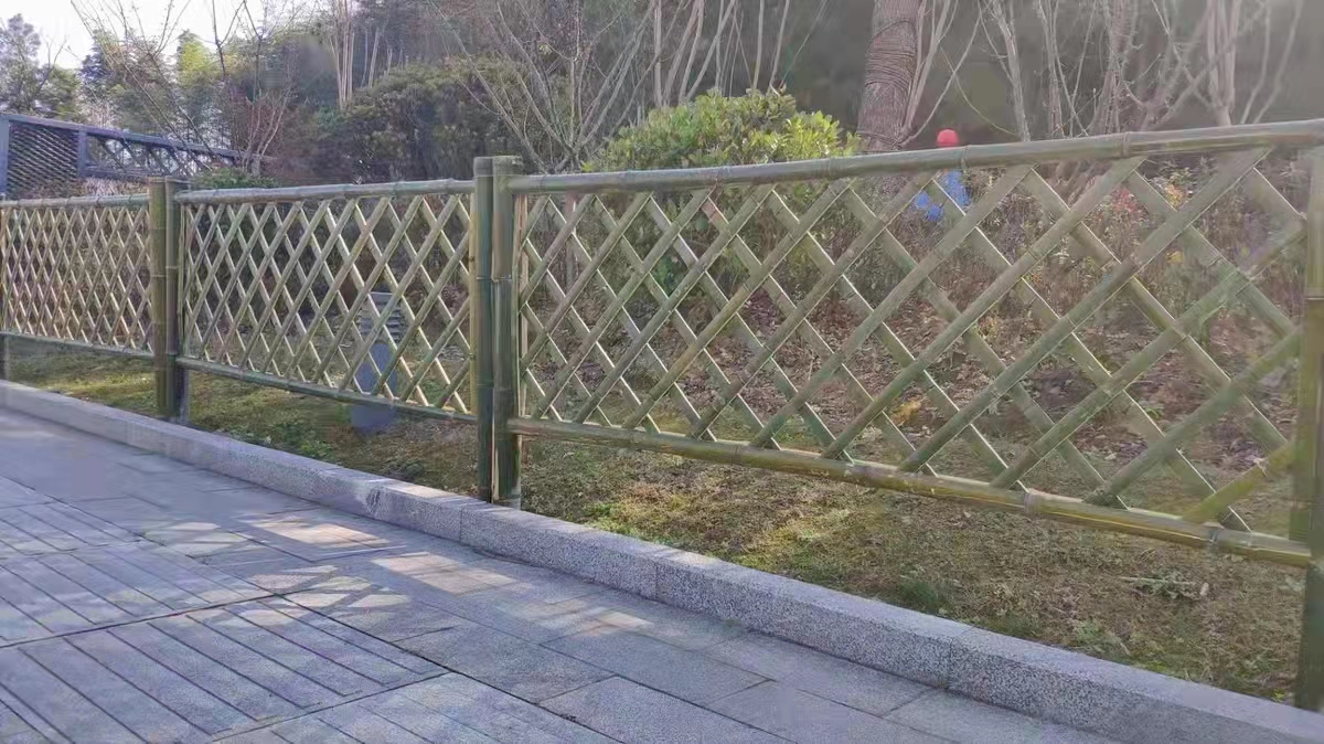 交口竹篱笆碳化伸缩栅栏绿化护栏美丽乡村使用