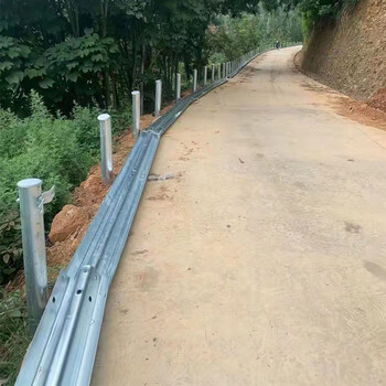 太原旅游公路波形護(hù)欄鍍鋅雙波高速公路護(hù)欄