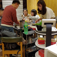 南京机器人厂家直供送餐传菜机器人图片
