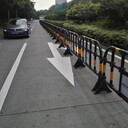 東莞道滘街道污水管理整治護(hù)欄1米高黃黑色塑料膠馬護(hù)欄