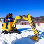 亲子娱乐项目小型儿童挖掘机冬季冰雪设备雪地挖雪机厂家