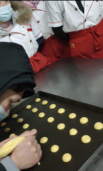 南阳学蛋糕培训学校中国焙烤培训有名气