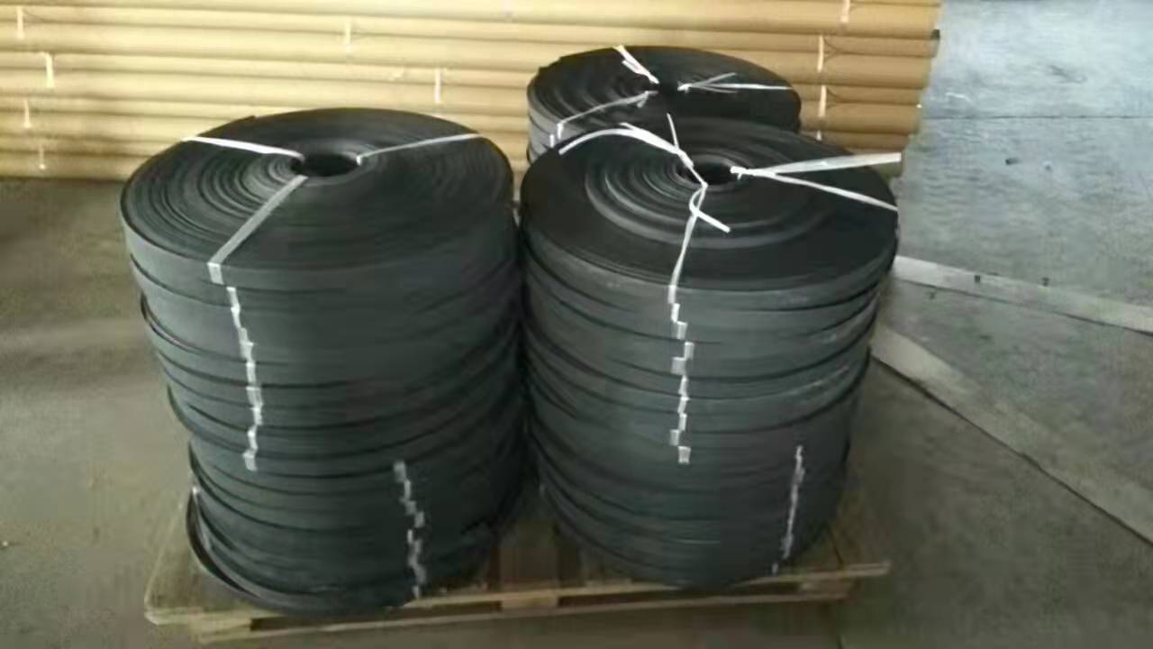 克拉玛依钢塑复合加筋带 钢塑复合拉筋带30020B生产厂家
