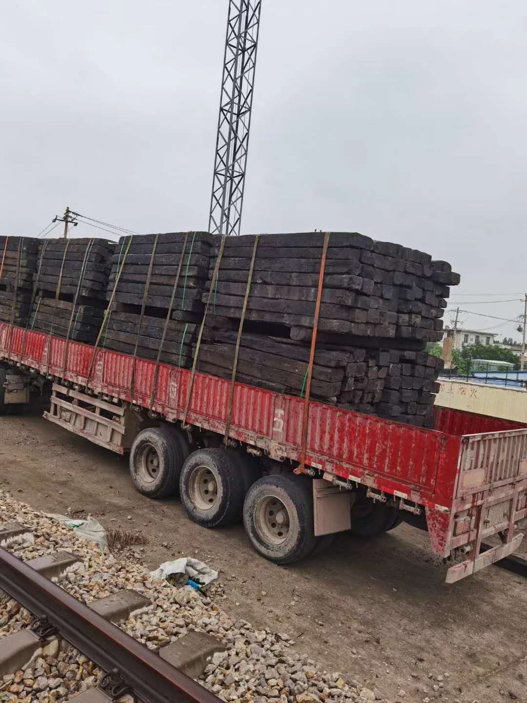 大量回收二手枕木垫木木方工程建筑设备垫木船舶铁路桥梁枕木
