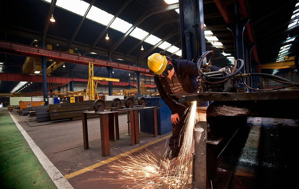 出国劳务哪里收入高-加拿大电焊工工资,年薪30-40万-出国打工真实收入