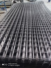 4個粗的建筑鋼筋網-徐州屋面抗裂鋼絲網片