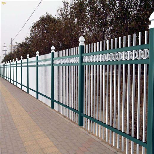 渭南隔离锌钢防护栏杆-学校钢管围墙