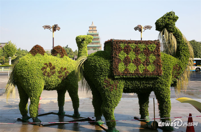 夏津喜迎二十绿雕大型景观方案设计 广告标识