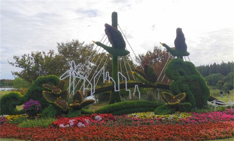 班玛喜迎二十达绿雕设计效果图 定制花坛雕塑