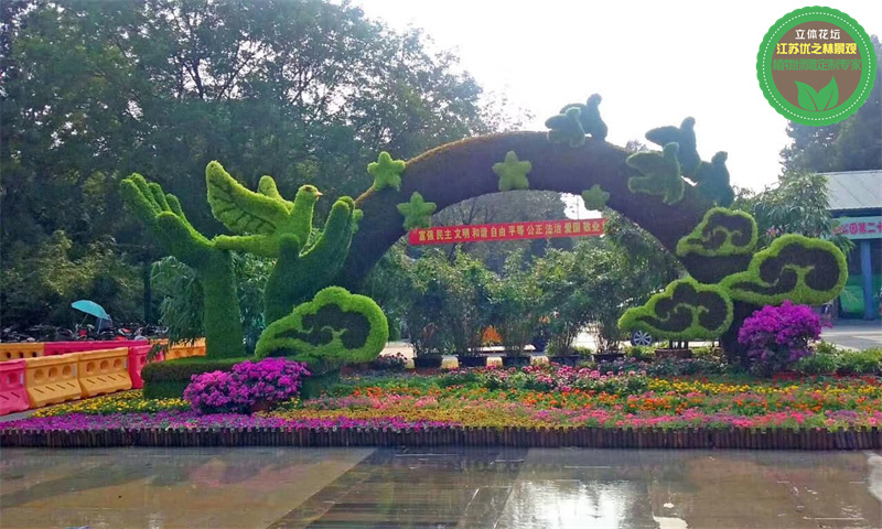 青海西宁国庆绿雕 长颈鹿绿雕指导价格 雕塑工艺品定制