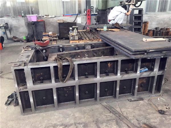 广西梧州油桶破碎机维修保养-单轴粉碎机维修保养